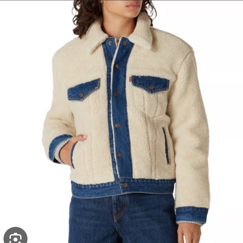 NWOT Levi's Women's S Ex BF Sherpa Trucker Jacket